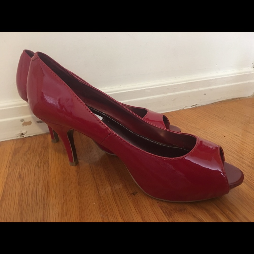 Steve Madden sexy red heel peep toe pumps